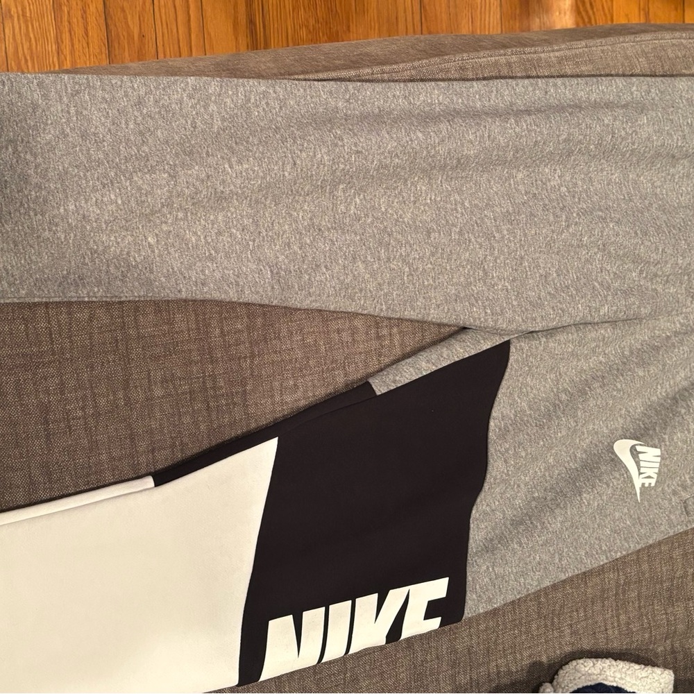 Nike Standard Fit Gray Sweatpants